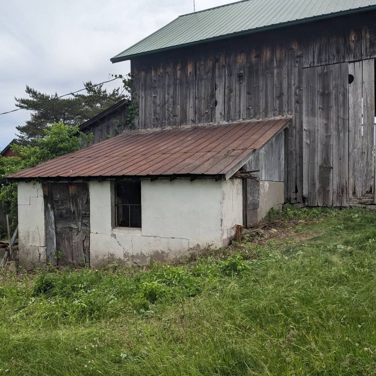 A historic barn on the Limeledge property.